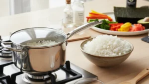 After 10 minutes, turn off the heat and leave the rice covered for 30 minutes.